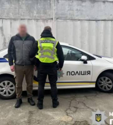 Побив інспектора з паркування через штраф — у Києві судитимуть іноземця