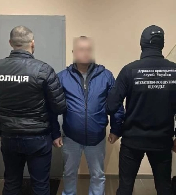 Киянина, якого затримали у Сарнах за незаконне переправлення людей через кордон, спровадили у СІЗО