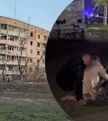 &quot;Ты мое солнышко&quot;: в сети показали щемящие кадры, как мама плачет над погибшим 15-летним сыном