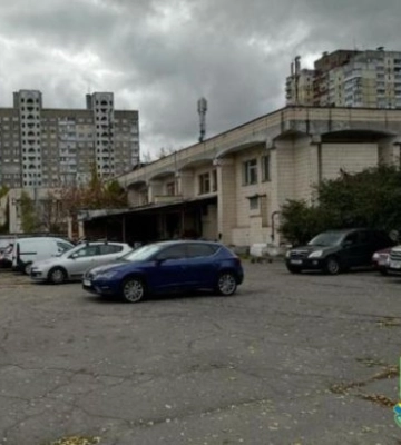 Замість будівництва ЖК у Києві товариство облаштувало на ділянці платне паркування