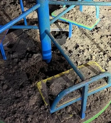 Під час нової атаки з повітря на Кривий Ріг у вогні загинула людина, кілька пожеж, спричинених російськими лронами, тривають і досі