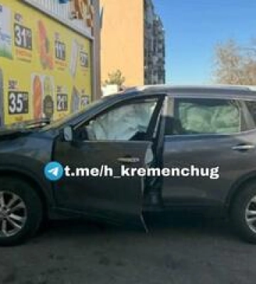 У Кременчуці авто збило жінку і врізалося в магазин 