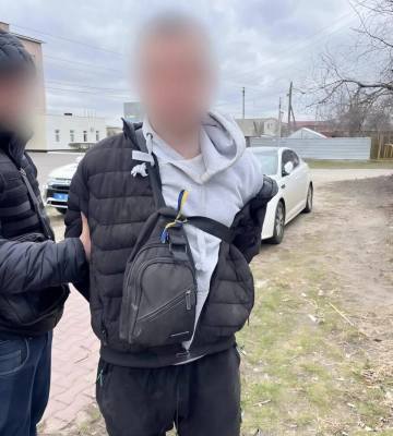 На Київщині чоловіка затримали за обґрунтованою підозрою у збуті вибухівки