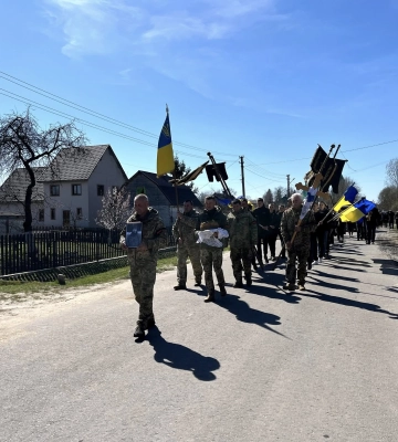 На Волині провели в останню дорогу воїна Богдана Устінова