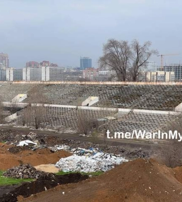 В окупованому Донецьку побудували стадіон Динамо поруч зі зруйнованим стадіоном Шахтаря