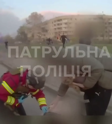 Полиция показала видео первых минут после российской ракетной атаки по Кривому Рогу