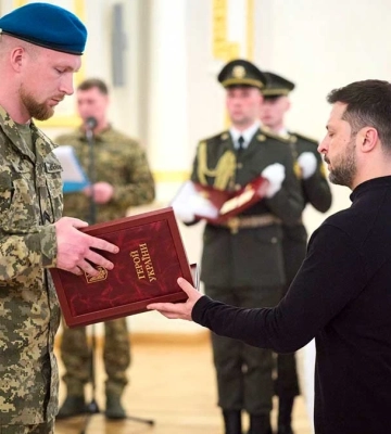 Військовий ЗСУ, який обороняє Херсонщину, отримав орден “Золота Зірка”