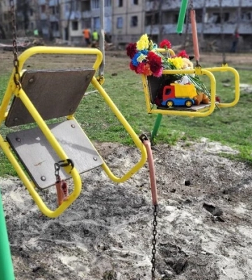 Поліція показала моторошне відео перших хвилин після удару по Кривому Розі