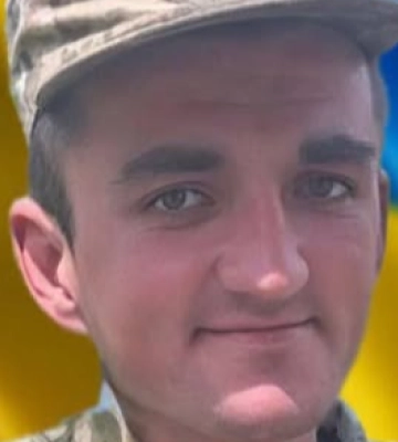 Люди ставали на коліна, думаючи, що везуть Героя «на щиті», а то злодюга втікав машиною «Вантаж 200»…