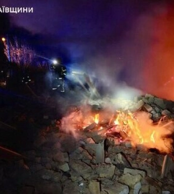 Атака &quot;шахедів&quot; на Миколаїв: рятувальники приборкали пожежі та показали наслідки обстрілу. ВІДЕО+ФОТОрепортаж