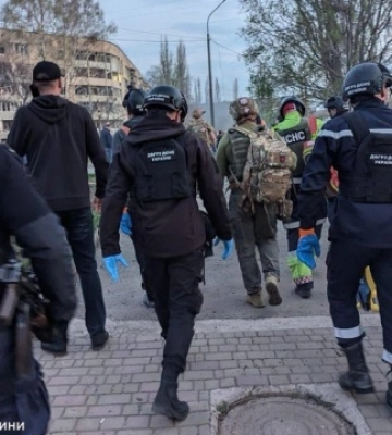 Полиция показала видео первых минут после российской ракетной атаки по Кривому Рогу