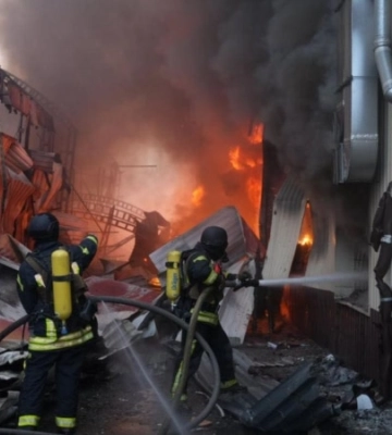 Війська РФ завдали удару балістикою по Києву, ДСНС повідомляє про наслідки у трьох районах