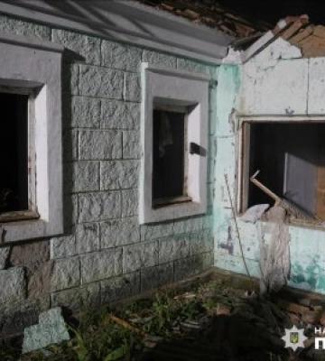Пошкоджені житлові будинки, автомобілі, є постраждалі: у Миколаєві поліцейські документують наслідки ворожої атаки