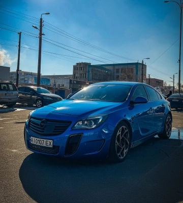 Развивает 270 км/ч: в Киеве засветился редкий заряженный Opel 
