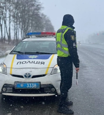 Рекомендації для водіїв та пішоходів через ускладнення погодних умов