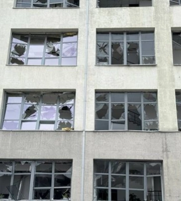 Російська ракетна атака пошкодила офіс державних телеканалів у Києві