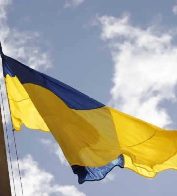 У Києві на знак жалоби приспустили прапори та заборонили розважальні заходи