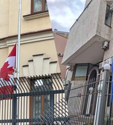 Западные дипломаты приспустили флаги в знак солидарности с Украиной после атаки на Кривой Рог