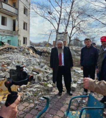 Духовний радник Трампа побував на місці трагедії у Кривому Розі після атаки Росії