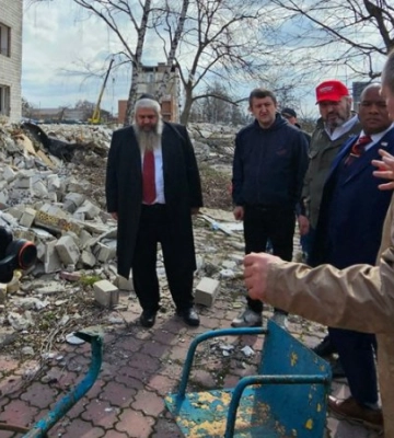Духовний радник Трампа побував на місці трагедії у Кривому Розі після атаки Росії