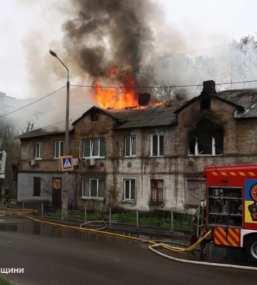 Площа пожежі 400 кв.м: вогнеборці Дніпра ліквідували займання двоповерхового будинку