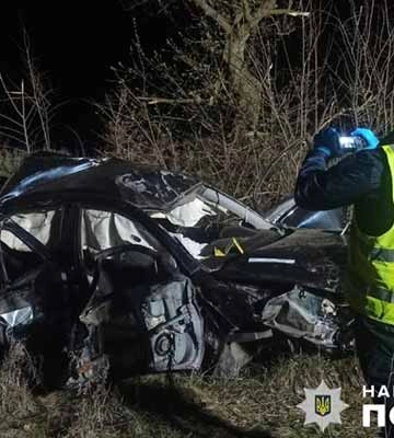 На Полтавщині авто злетіло із дороги: двоє людей загинули