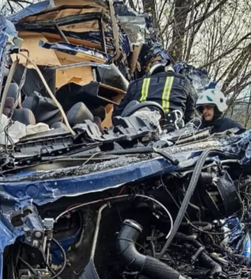 Смертельна аварія на Львівщині: у зіткненні мікроавтобуса та вантажівки загинули двоє прикарпатців