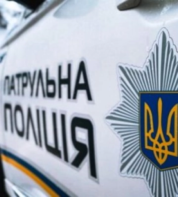У Берегові суд виніс вирок чоловіку, який вкусив поліцейського під час затримання