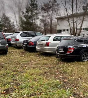 Із 12 ввезених нібито для ЗСУ автівок &quot;волонтер&quot; встиг продати вісім