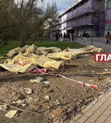 На Оболоні комунальники після демонтажу МАФів залишили купи сміття 