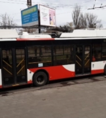 У Луцьку затор біля стадіону через ДТП з тролейбусом