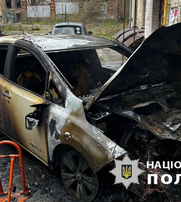 На місці підпалу автомобіля біля «Олімпійської» у Києві затримали чоловіка
