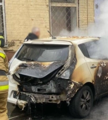 На місці підпалу автомобіля біля «Олімпійської» у Києві затримали чоловіка