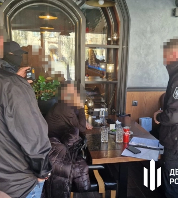 У Києві затримали депутата Житомирської облради, який за $10 тисяч обіцяв влаштувати чоловіка на роботу до держустанови