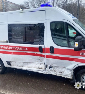 У Рівному - ДТП зі "швидкою": травмувалась жінка