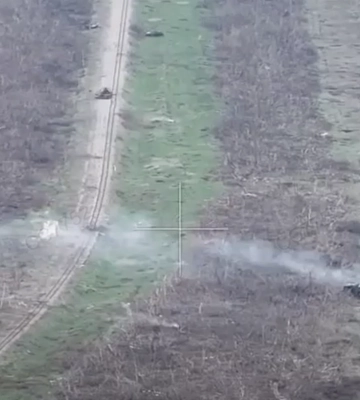 На Харківщині танк росіян знищили FPV-дроном: вражаюче відео