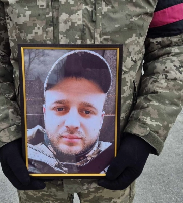 У Лебедині попрощалися з героєм Артемом Ткаченком