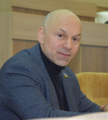 Дружина заступника голови Сумської облради, який має десятки мільйонів у готівці, придбала в кредит квартиру в Чернівцях
