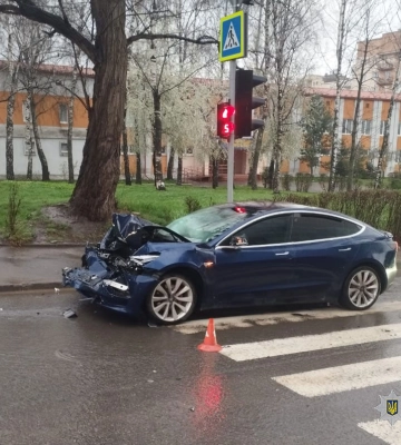 Внаслідок ДТП у Чернівцях постраждали молода водійка та двоє маленьких дітей