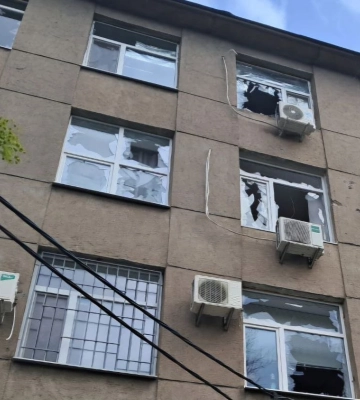 Окупанти цілий день гатили по Дніпропетровщині: є поранені й зруйнований храм