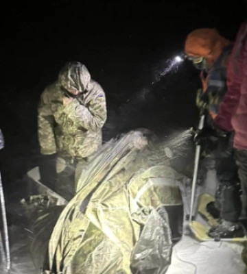 На Закарпатті прикордонники врятували двох заблукалих чоловіків