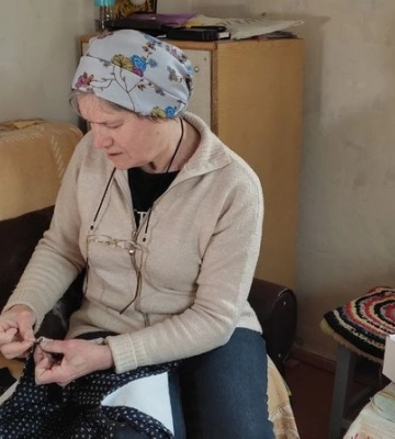 «Тут уже свої, рідненькі»: як у колишньому ФАПі на Волині облаштувалася пенсіонерка з Луганщини