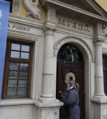 У Львові на площі Ринок запрацювала Великодня пошта