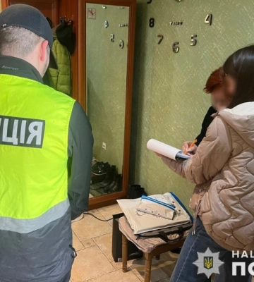 Відправила за кордон як мінімум двох фіктивних чоловіків - на Львівщині підозрюють 43-річну жінку