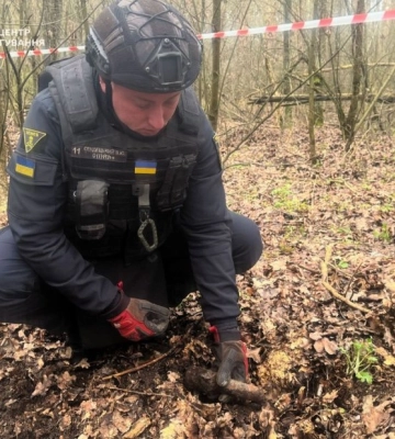 У лісі на Київщині сапери знешкодили гранату часів Другої світової