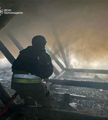 У Херсоні рятувальники ліквідували пожежу в багатоповерхівці: врятовано двох людей