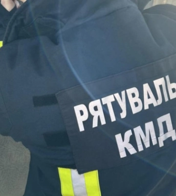 В Киеве освободили девушку, которая застряла в диване – фото