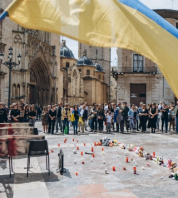 У Валенсії українці провели перформанс на згадку про вбитих Росією дітей у Кривому Розі