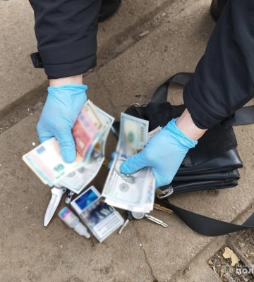 Поліцейські затримали жителів Знам’янки та Долинської, причетних до збуту наркотиків