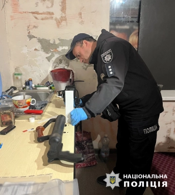 Забрали 93 тисячі гривень і погрожували пістолетом: на Одещині здійснили напад на літню пару